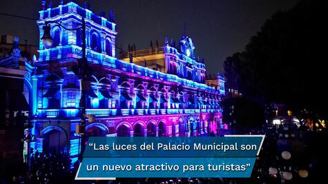 Luminaria automatizada del Palacio Municipal y el zócalo de Puebla
