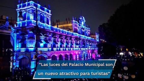 Luminaria automatizada del Palacio Municipal y el zócalo de Puebla
