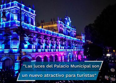 Luminaria automatizada del Palacio Municipal y el zócalo de Puebla