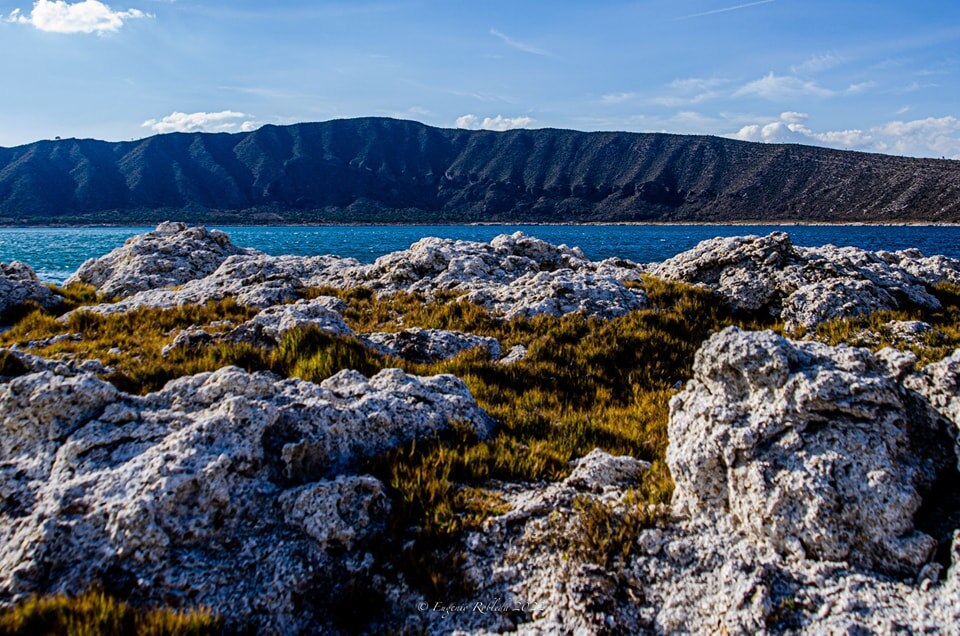 Las Siete Esmeraldas Volcánicas son un conjunto de lagunas formadas en el interior de cráteres volcánicos.Foto especial