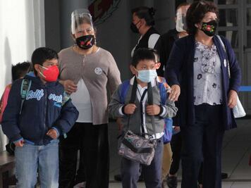 Pide Barbosa que todos los niños asistan a clases presenciales