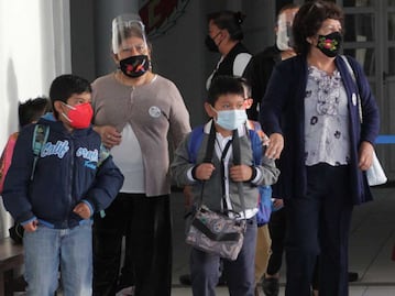 Pide Barbosa que todos los niños asistan a clases presenciales