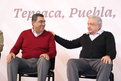 AMLO y Sergio Salomón supervisan entrega de apoyos en Tepeaca