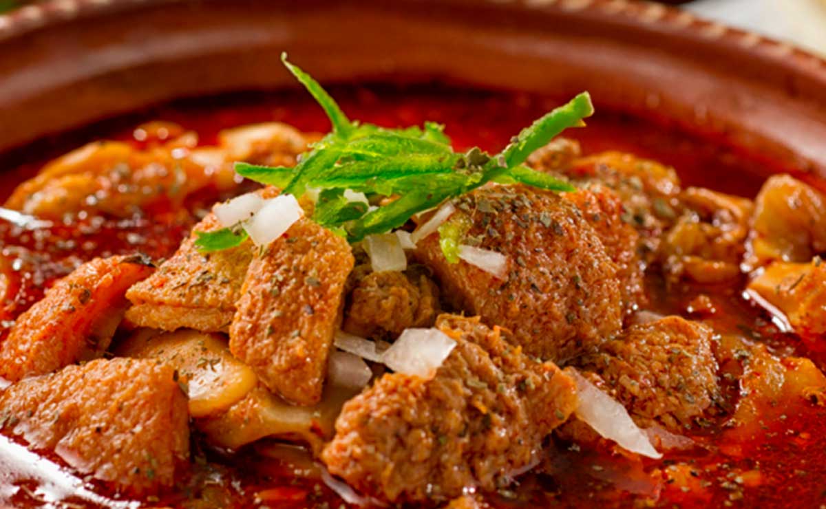 El mole de panza es bueno para curar la cruda o simplemente para saciar el antojo | Foto: Sabor a México