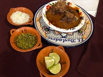 ¿Cómo distinguir un auténtico mole de caderas?