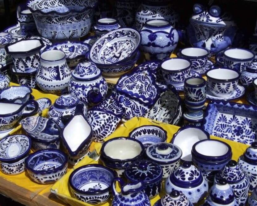 La talavera obtiene su peculiar color por el uso de azul cobalto y estaño | Foto: Agencia Es Imagen para El Universal Puebla