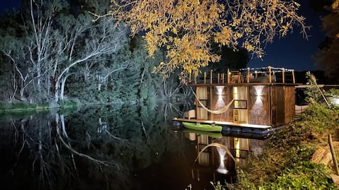 ¿Cuánto cuestan las cabañas flotantes dentro de Africam Safari?