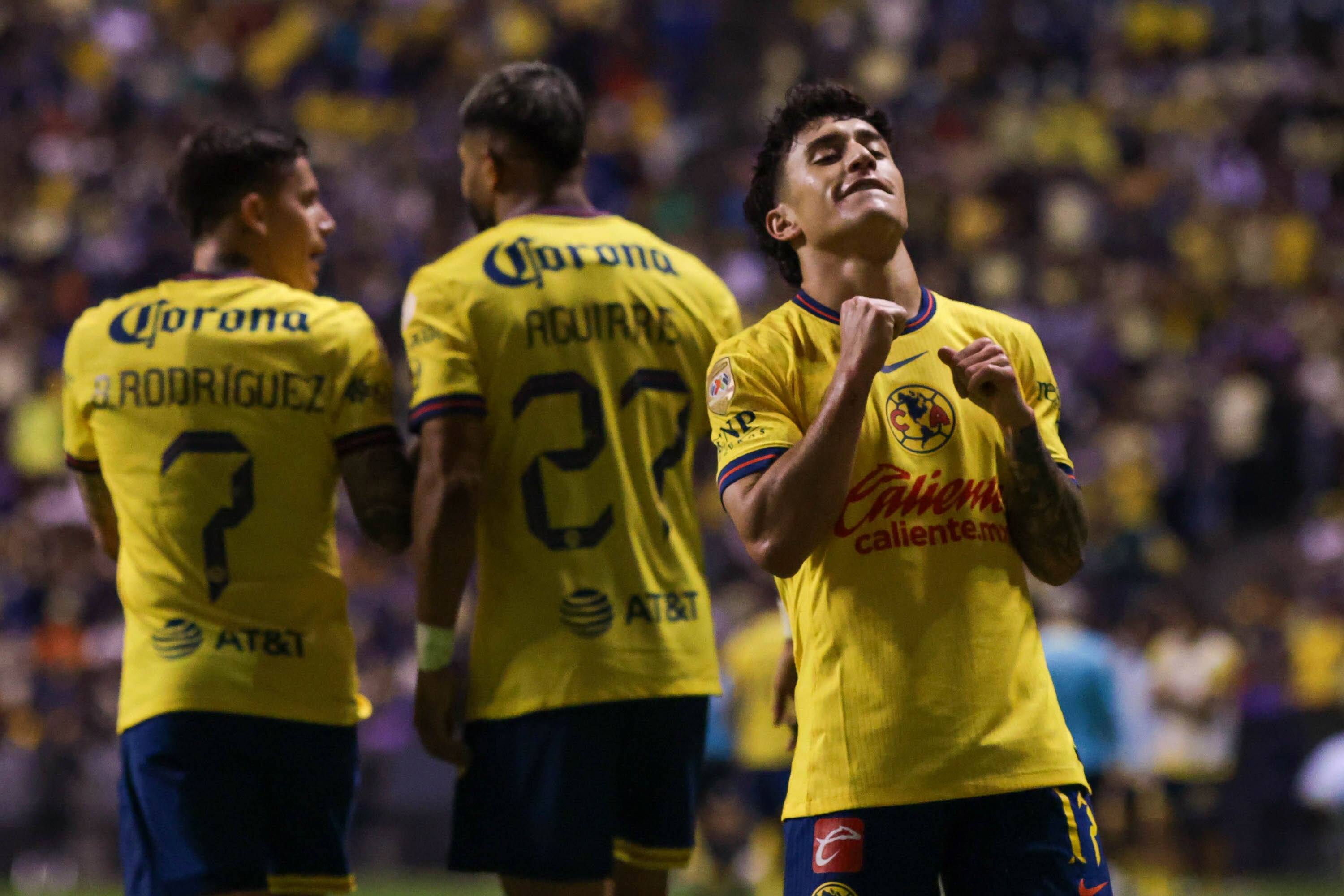 Por un lado, el América, que logró su clasificación a los cuartos de final a través del Play In, recibirá a los Diablos Rojos del Toluca, quienes tienen cuentas pendientes con las Águilas después de la contundente goleada sufrida en la jornada 17 a favor de los choriceros.

Foto: Producción El Universal Puebla 