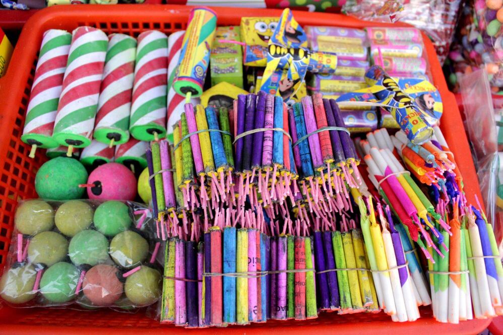En diciembre suele aumentar la venta ilegal de pirotecnia en Puebla | Foto: EsImagen