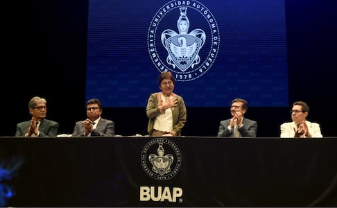 Reconoce Rectora Lilia Cedillo compromiso social de egresados de Economía y Finanzas