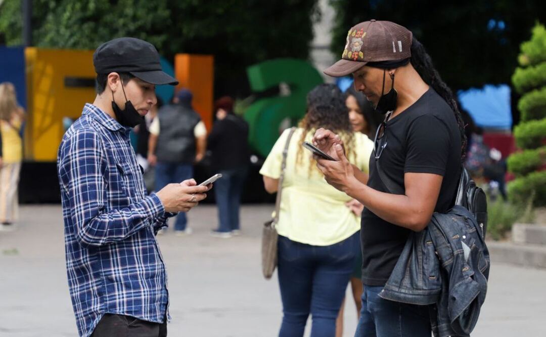 Descargar películas por WhatsApp puede infectar tu celular | Foto: Agencia Es Imagen para El Universal Puebla