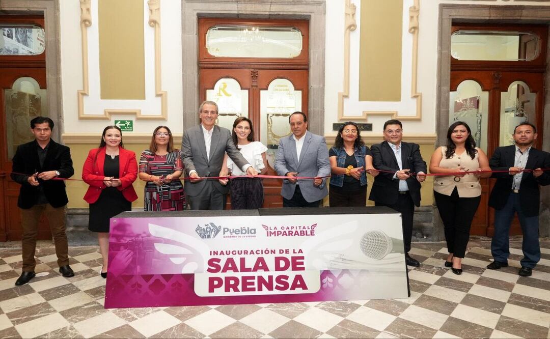 Se entregó un reconocimiento póstumo a Don Enrique Montero Ponce y a Javier López Díaz | Foto: Ayuntamiento de Puebla
