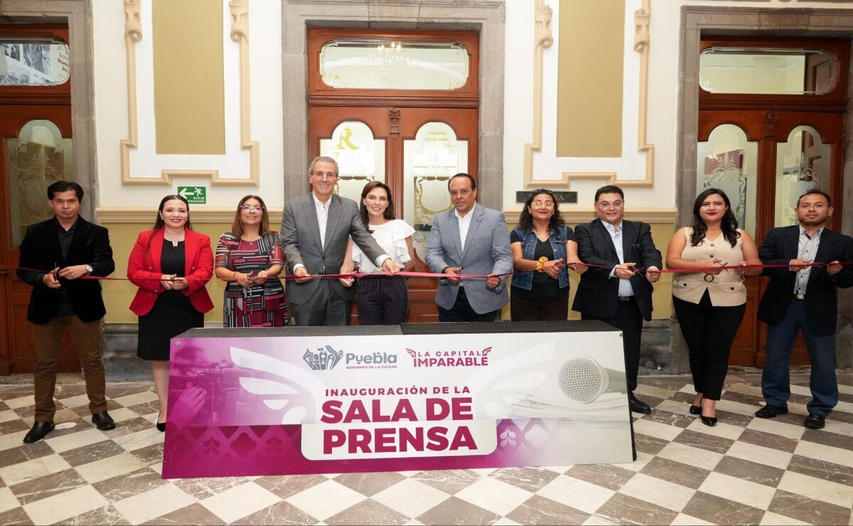 Se entregó un reconocimiento póstumo a Don Enrique Montero Ponce y a Javier López Díaz | Foto: Ayuntamiento de Puebla