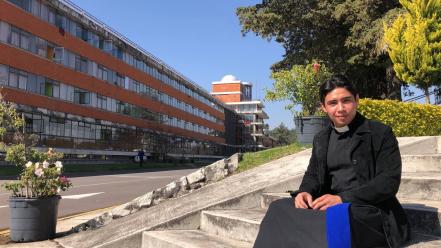 ​La vida de un joven seminarista; cambiar la fiesta por dedicarse a Dios