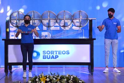 Premia Sorteos BUAP a sus colaboradores