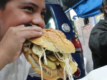 ¿Con o sin pápalo? Conoce las cemitas Las Poblanitas de El Carmen