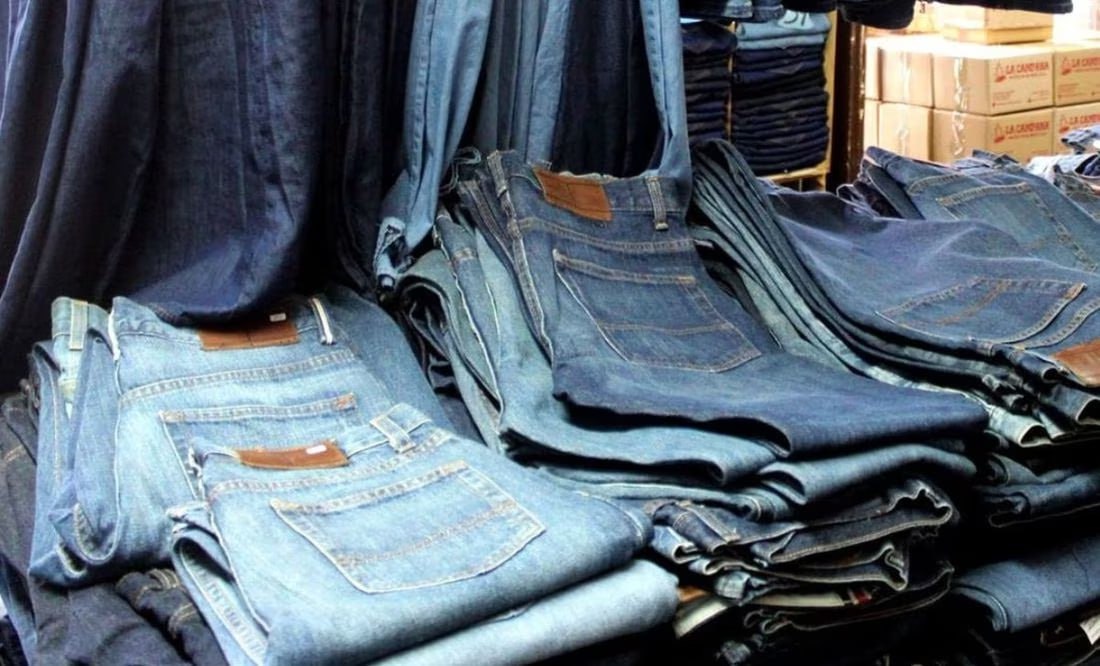¿En riesgo tus jeans de mezclilla? Baja la producción de ropa en Puebla