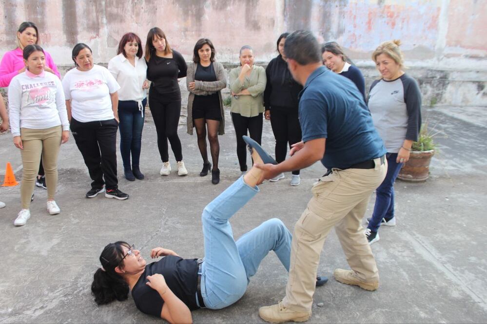 Capacitan a mujeres del Congreso de Puebla en defensa personal | Foto: Congreso del Estado de Puebla