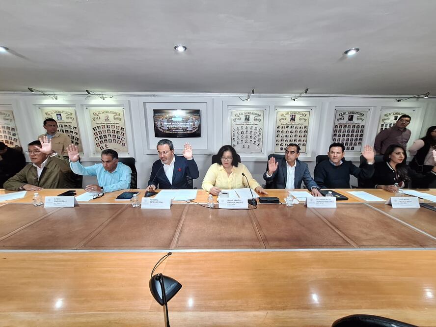 Roberto Zatarain presidió la sesión de la Comisión de Derechos Humanos | Foto: Congreso del Estado de Puebla