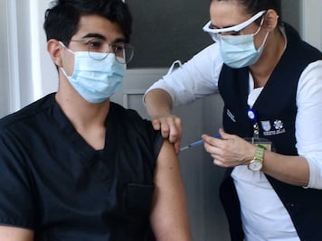 Vacunación para 15 a 17 años en Puebla está en pausa por falta de dosis