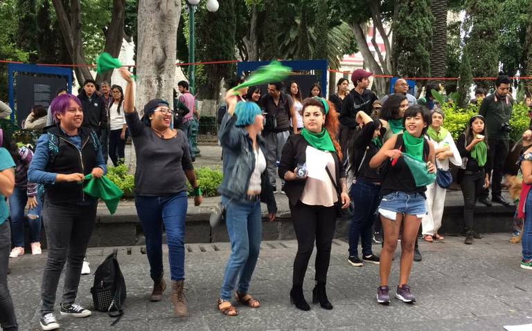 La sesión en la que se aprobó la despenalización del aborto en Puebla provocó una intensa confrontación entre grupos provida y colectivos a favor de la despenalización.

Foto: Producción El Universal Puebla