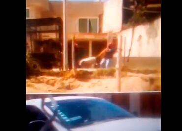 Graban a personal del Ayuntamiento de Puebla maltratando a un perro