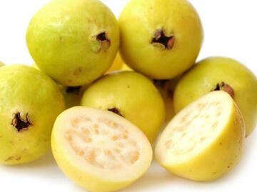 Estos son los beneficios de la guayaba para reducir los niveles de azúcar y colesterol