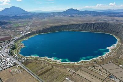 Qué hay en la Laguna de Alchichica, el lago volcánico de las piedras vivientes