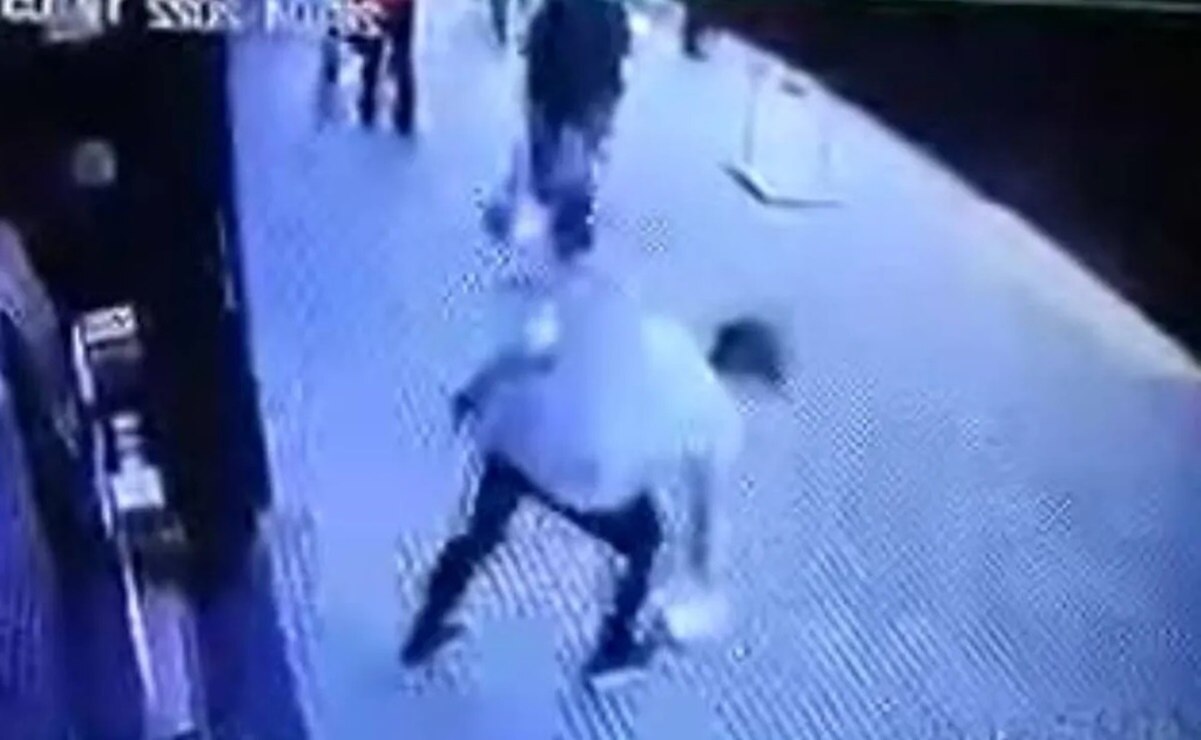 VIDEO. Joven devuelve 12 mil pesos que se le cayeron a un abuelito y se hace viral