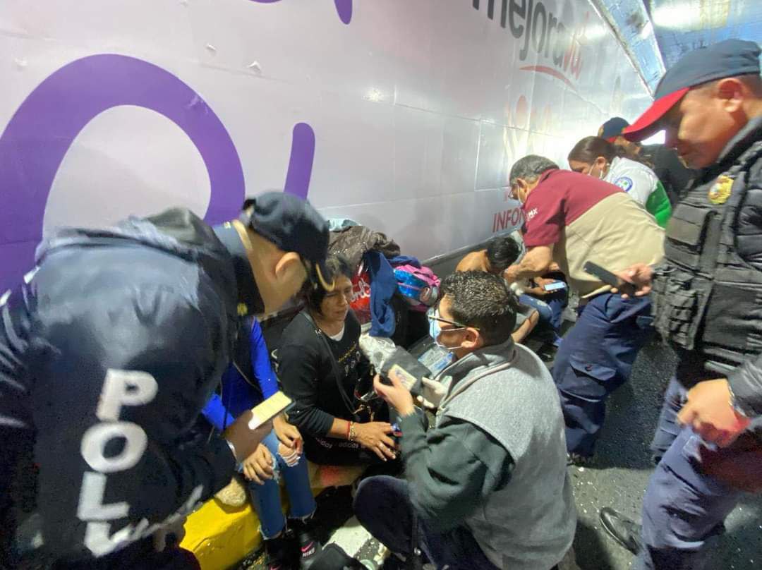 Un total de 16 poblanos fueron atendidos por los cuerpos de emergencia tras el accidente | Fotos PC Estatal
