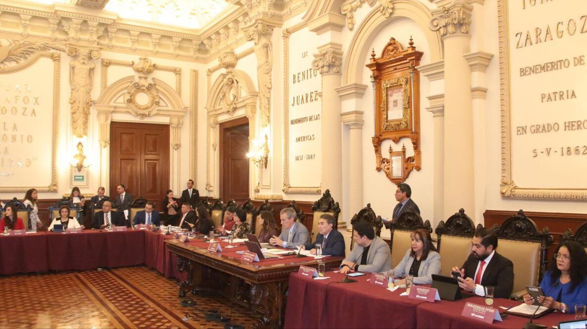 Pepe Chedraui presidió la sesión del Cabildo | Foto: Ayuntamiento de Puebla