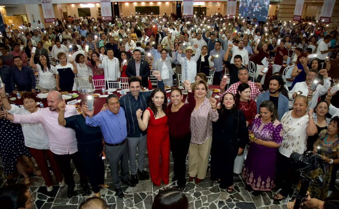 Laura Artemisa reúne a 5 mil 500 docentes en Puebla | Foto: Gobierno de Puebla.
