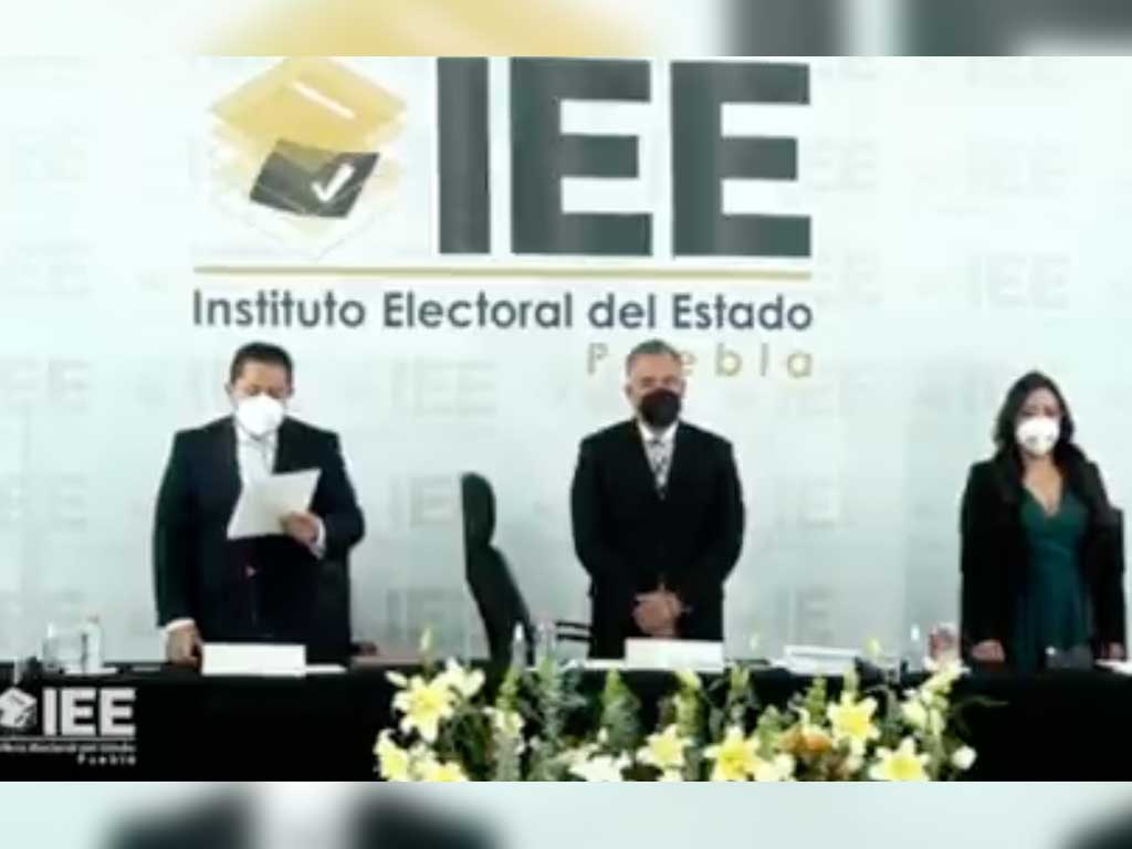 Asumen su cargo nuevos consejeros del IEE