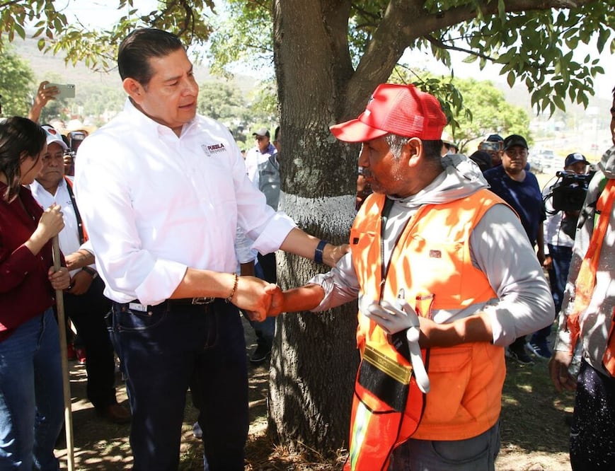 El gobernador Alejandro Armenta afirmó que la faena va más allá del esfuerzo físico | Foto: Gobierno del Estado
