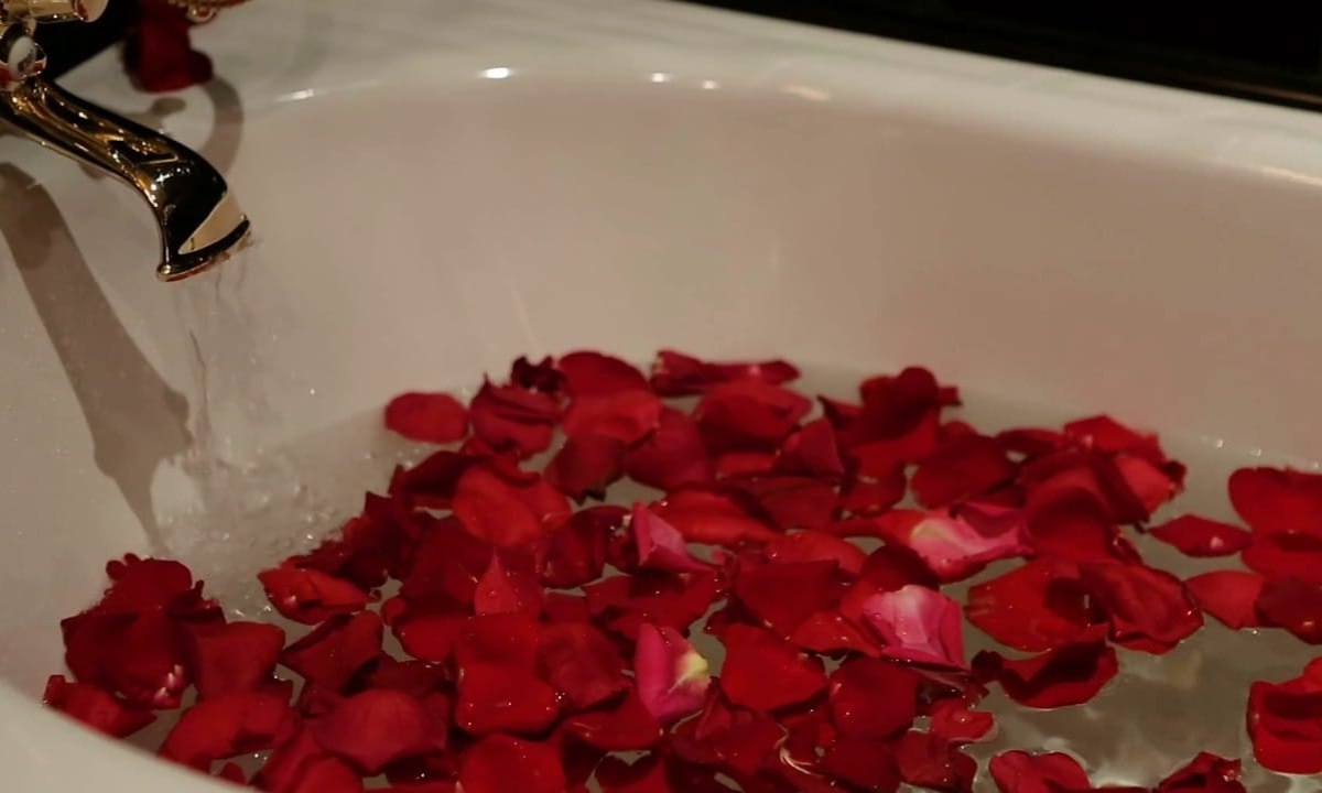 En Año Nuevo se pueden hacer rituales con rosas rojas / Foto: Facebook Entre Cartas y Almas