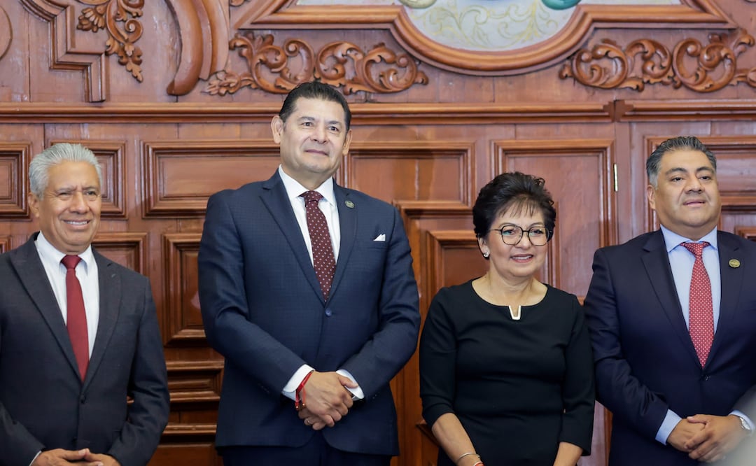 Lilia Cedillo rindió un informe de labores al frente de la BUAP, acompañada por el gobernador Alejandro Armenta I Foto: EsImagen