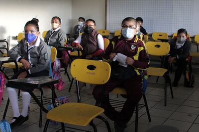 Pandemia puso en riesgo al sector educativo en Puebla: Barbosa