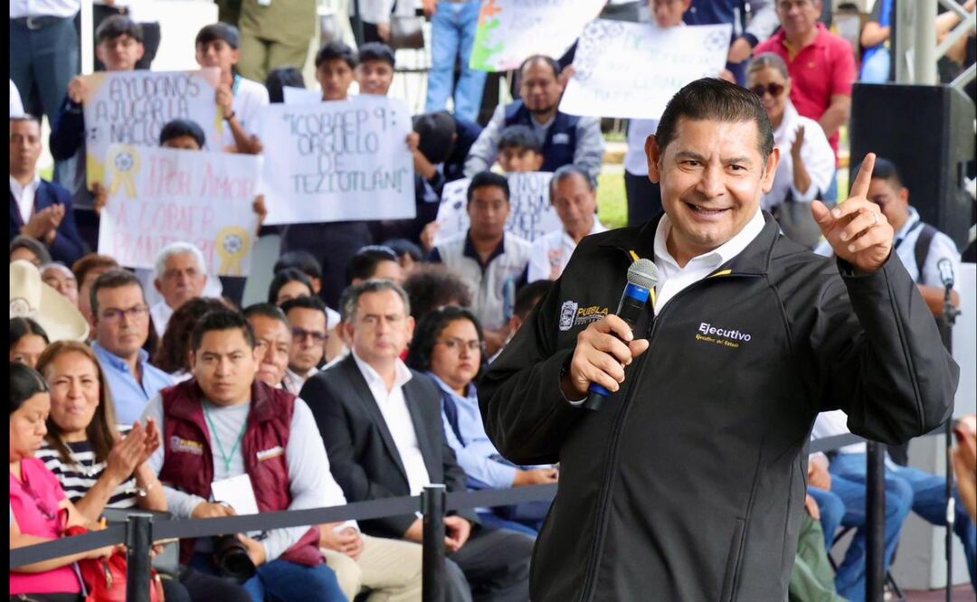 Armenta entrega 31 apoyos del Programa de Obra Comunitaria en la región de Teziutlán  | Foto: Gobierno de Puebla.