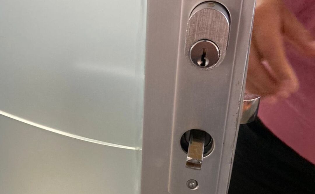 Sandra Hernández Romano, regidora de Derechos Humanos, acusó que forzaron la cerradura de su oficina en el Ayuntamiento de San Pedro Cholula | IMAGEN: Twitter @bere_saguilar