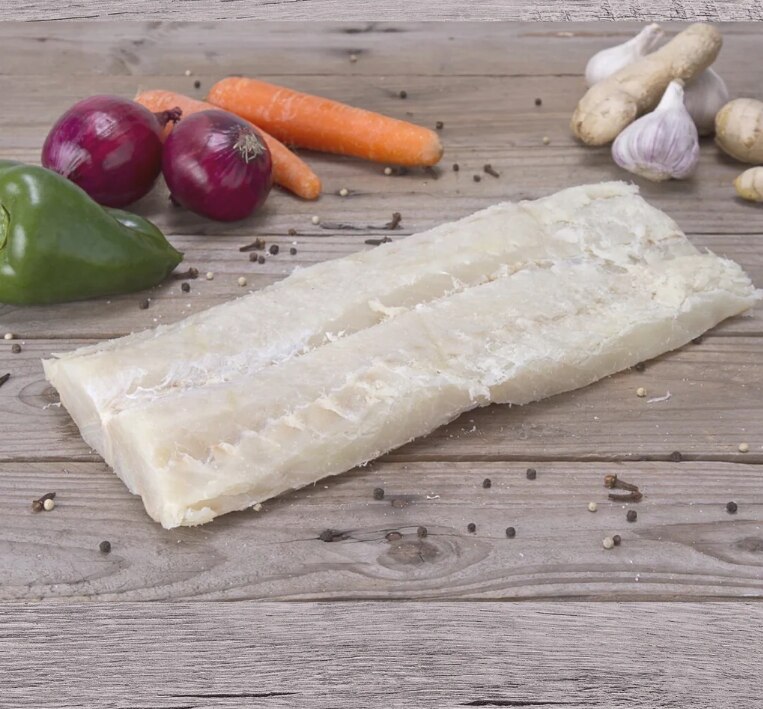 El bacalao a la vizcaína es un guiso que combina trozos de bacalao desalado con una salsa rica en tomates, pimientos, aceitunas, alcaparras y una variedad de especias, lo que le da un sabor único y suculento. 

Foto: Producción El Universal Puebla