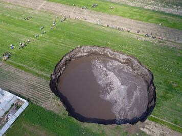 Socavón en Zacatepec a punto de tragarse una casa; Bonafont ¿posible responsable?