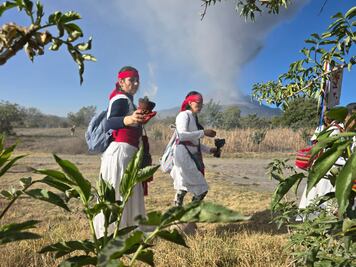 VIDEO. Con ofrenda celebran el cumpleaños del volcán Popocatépetl