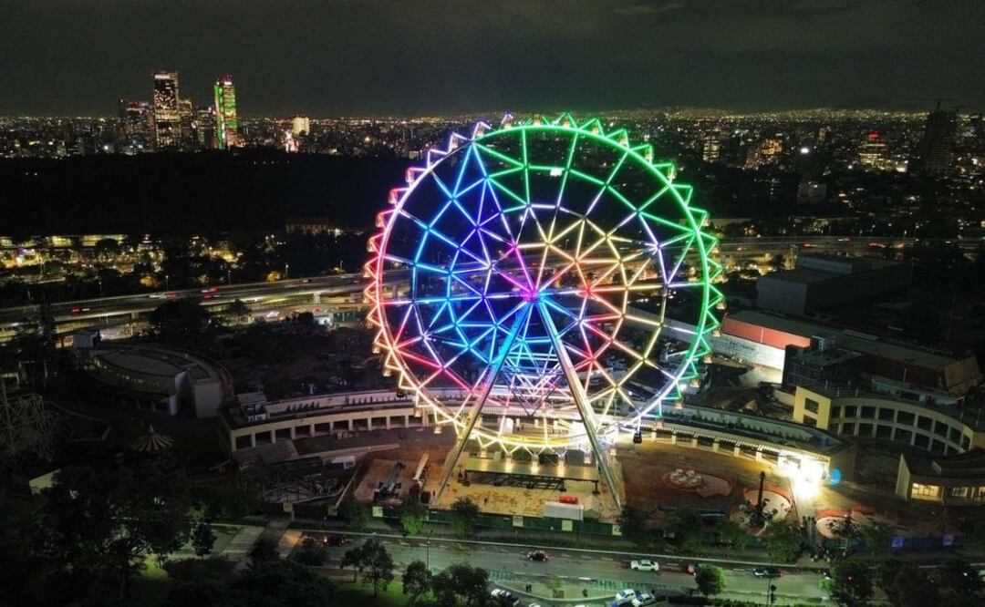 La rueda de la fortuna Aztlán estará encendida hasta que sea inaugurado este nuevo parque de la CDMX | Foto: Twiter Bosque de Chapultepec