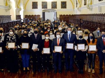 Reconocen a personal de la BUAP con 20 y hasta 50 años de servicio