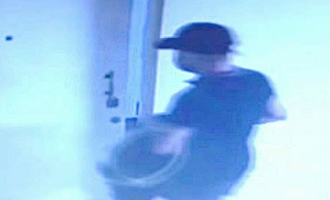 Foto: Captura de pantalla de ForoTv/El presunto homicida saliendo del lugar tras cometer el asesinato