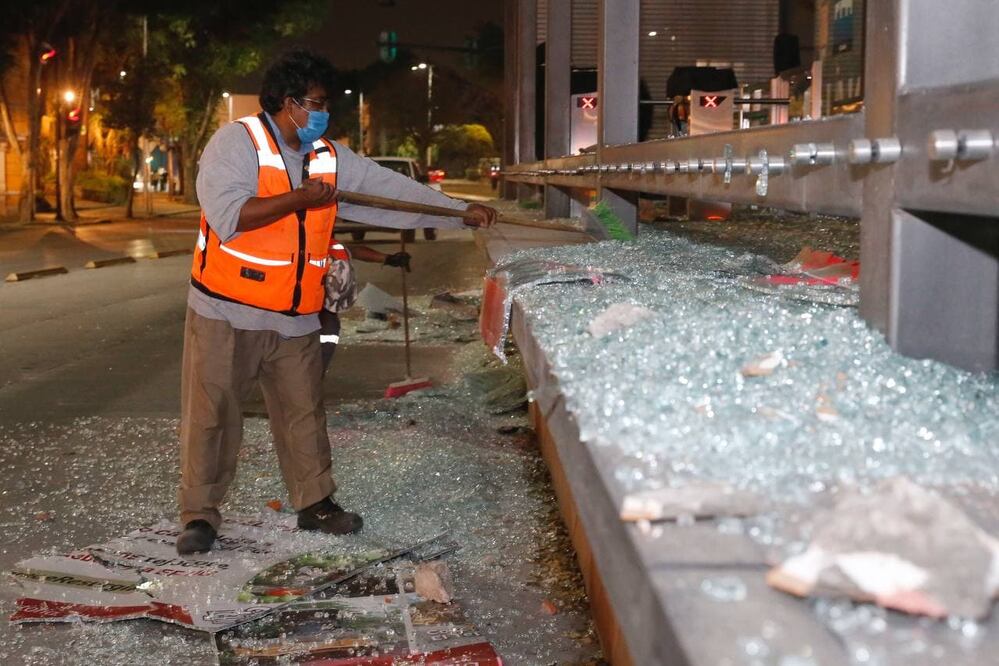Acusa gobierno de Puebla a funcionarios del ayuntamiento por daños en protestas del 8M