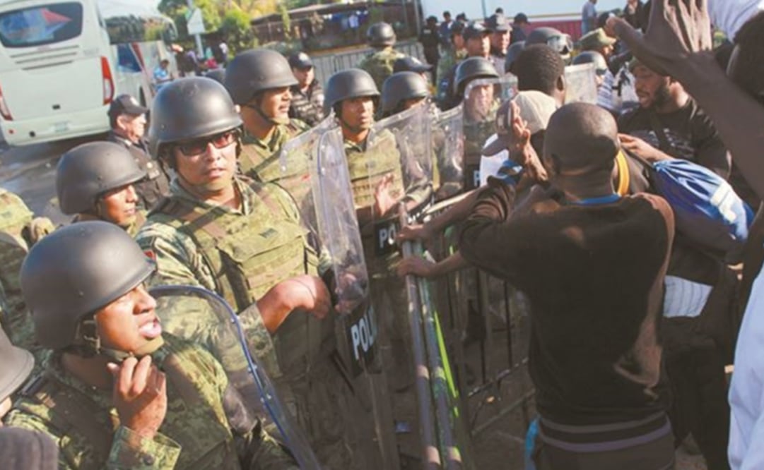 Según un centro de derechos, manifestantes afuera de la Estación Migratoria Siglo XXI, en Chiapas, fueron golpeados. Foto: Archivo/ EL UNIVERSAL.