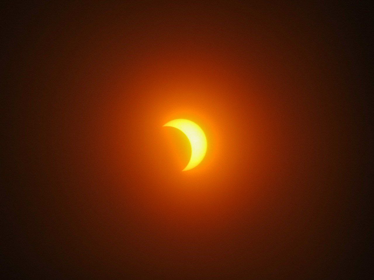 Te decimos si habrá clases normales en Puebla por el eclipse solar. | EsImagen