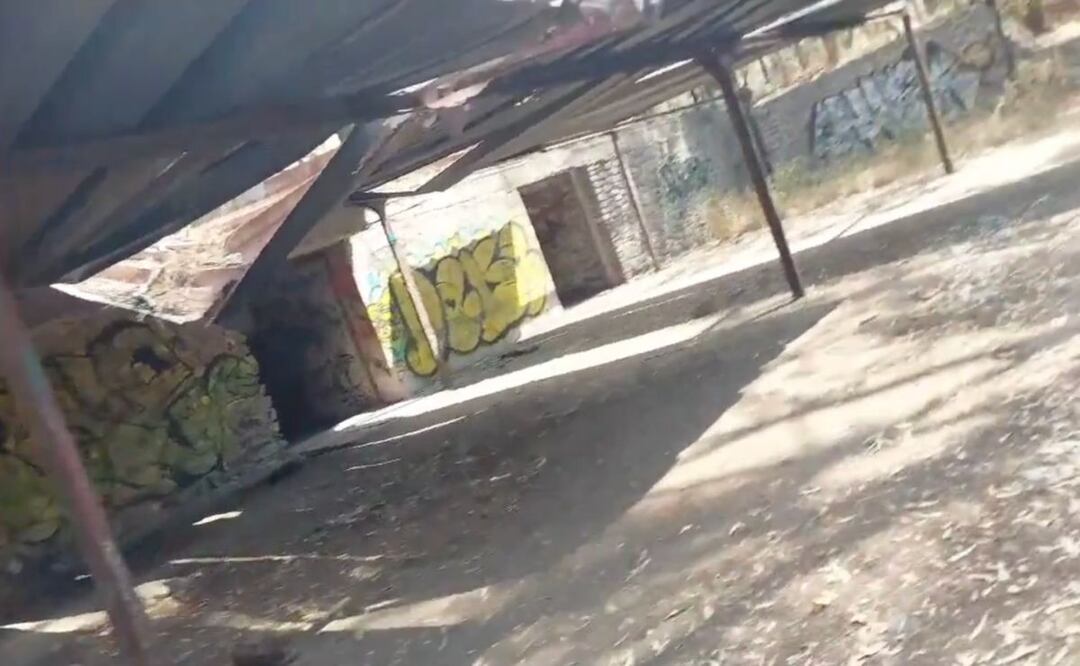 En la zona de Los Fuertes de Loreto y Guadalupe existe una casa abandonada que es visitada por curiosos | Foto: YouTube El Rey de los Piratas 02