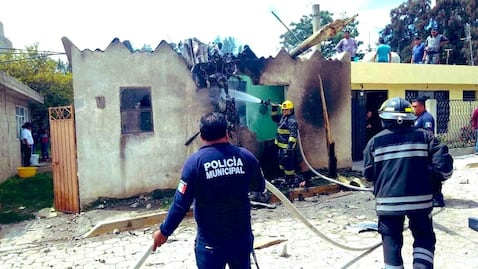 Avioneta se estrella contra casa en General Felipe Ángeles; hay 3 muertos